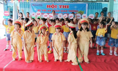 Hội thi bé với an toàn giao thông và giáo dục bảo vệ môi trường