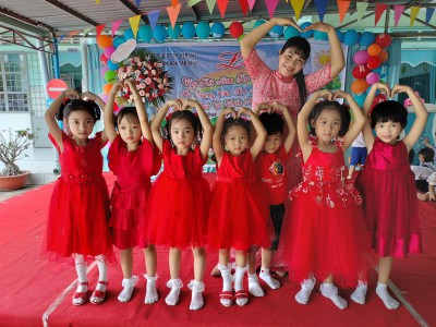 Tìm hiểu về tính chất của nước-m GV Trần Thị Trâm Anh