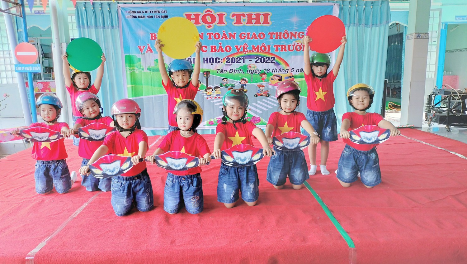 Hoi thi an toa giao thong va giao duc BVMT MN Tan Dinh