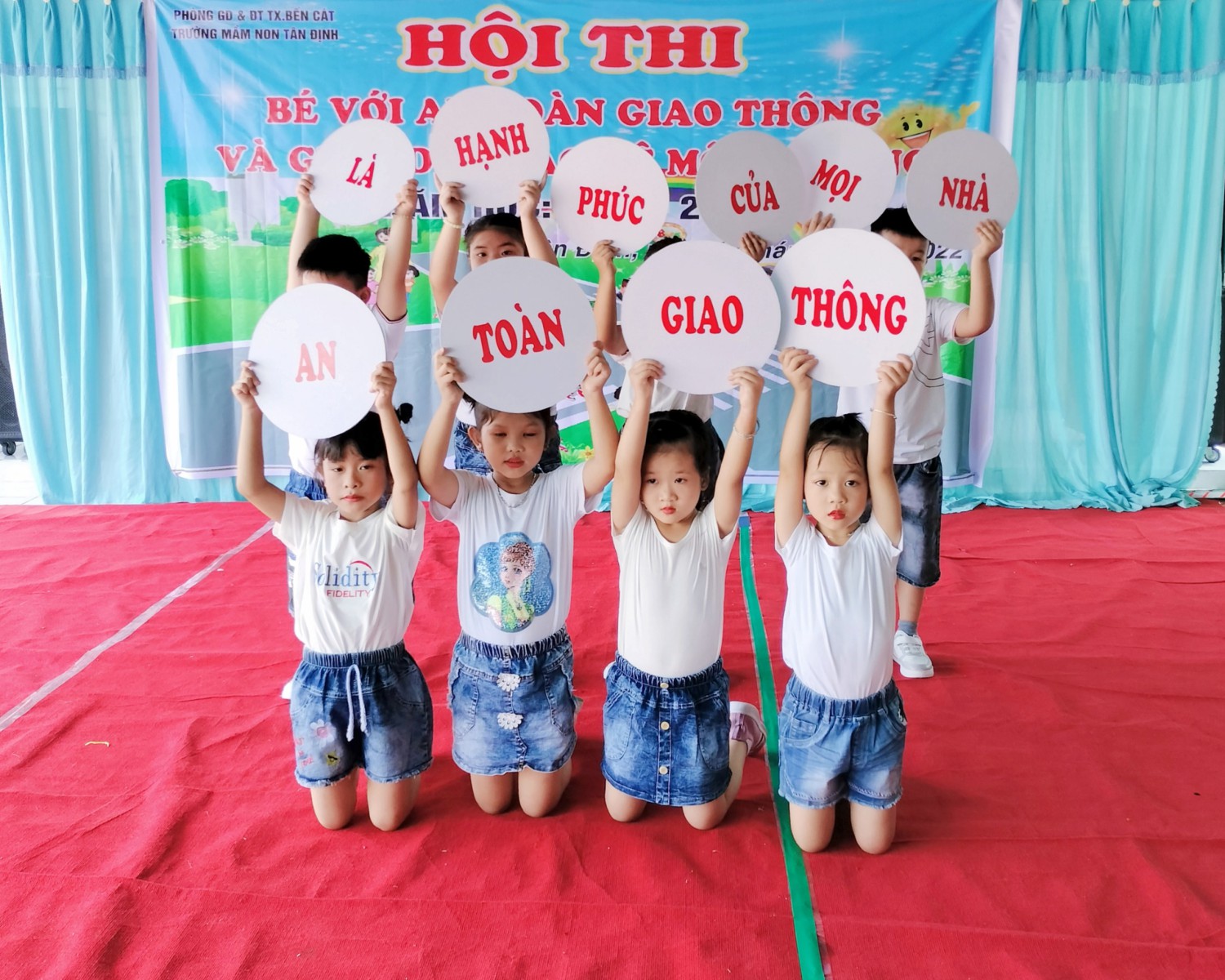 Tiet muc mua chung em voi an toan giao thong